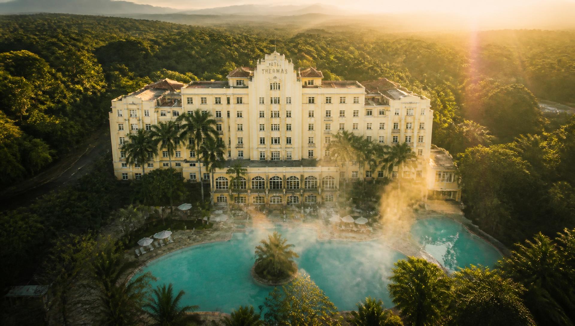 Paisagem histórica de Araxá com o Grande Hotel ao fundo